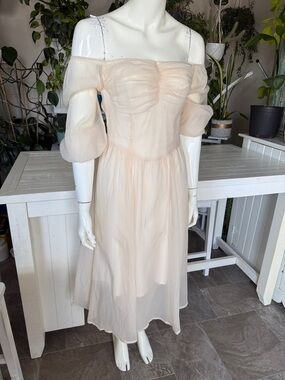 Dreavness Off-Shoulder Blush Midi Dress with Puff Sleeves med NWOT